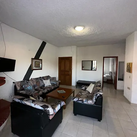 Cozy 400m From The Beach! Διαμέρισμα *