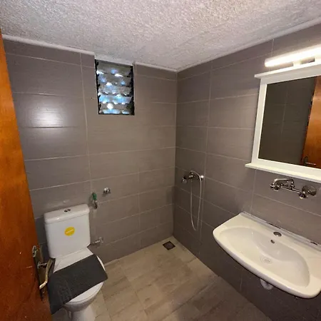 Cozy 400m From The Beach!